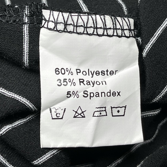 ⭐️Black and white striped short sleeve scoop neck t-shirt size large women’s - Picture 7 of 8